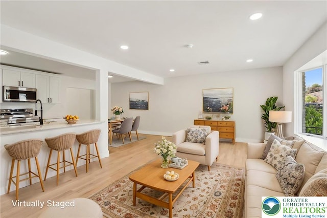 624 E 8th St, Northampton Borough, PA 18067 - living area featuring light wood-type flooring, recessed lighting, and baseboards