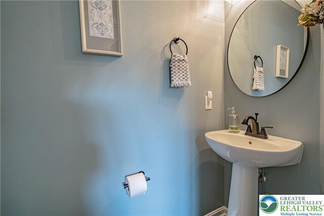 8592 Cascade Rd, Upper Macungie Twp, PA 18031 - view of bathroom