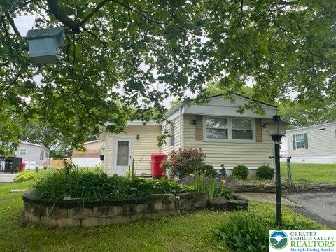 10 Springridge Rd, Moore Twp, PA 18014 - view of front facade featuring a front lawn
