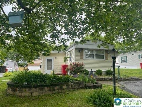 10 Springridge Rd, Moore Twp, PA 18014 - view of front of home with a front yard