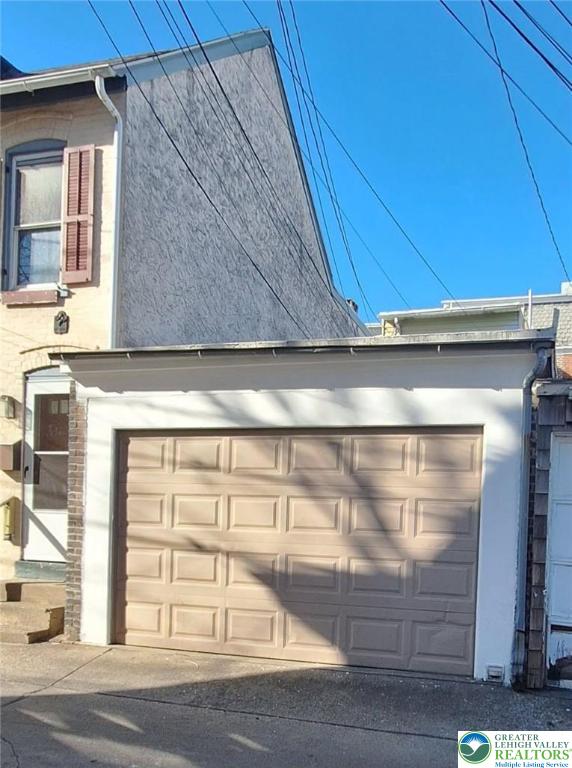 511 N 8th St, Allentown City, PA 18102 - garage with driveway