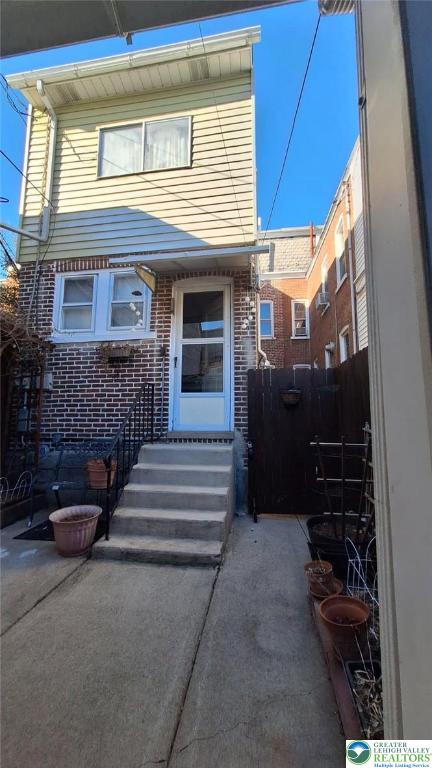 511 N 8th St, Allentown City, PA 18102 - view of front of house featuring entry steps and brick siding