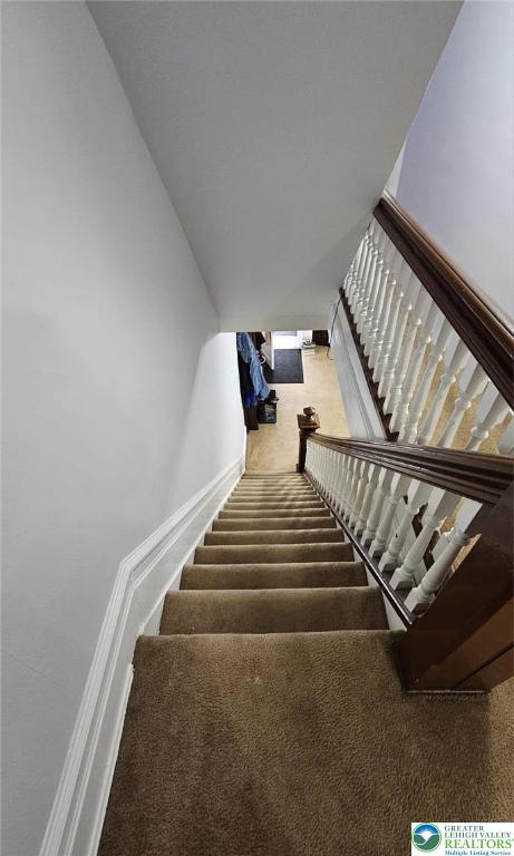 511 N 8th St, Allentown City, PA 18102 - staircase with carpet floors