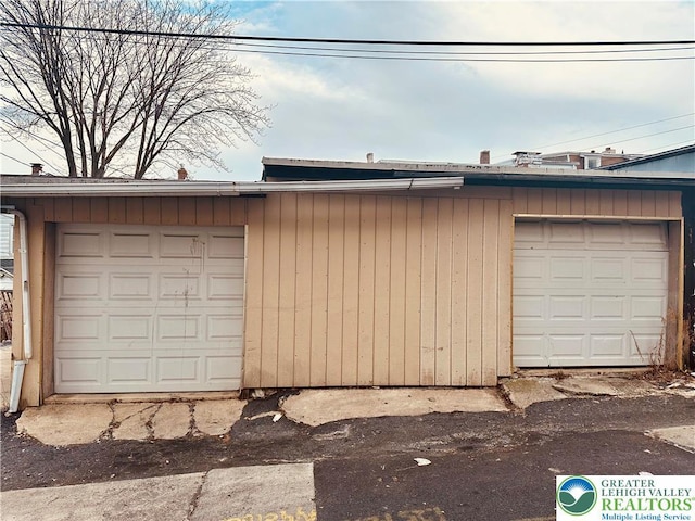 742 N 4th St, Allentown City, PA 18102 - view of garage