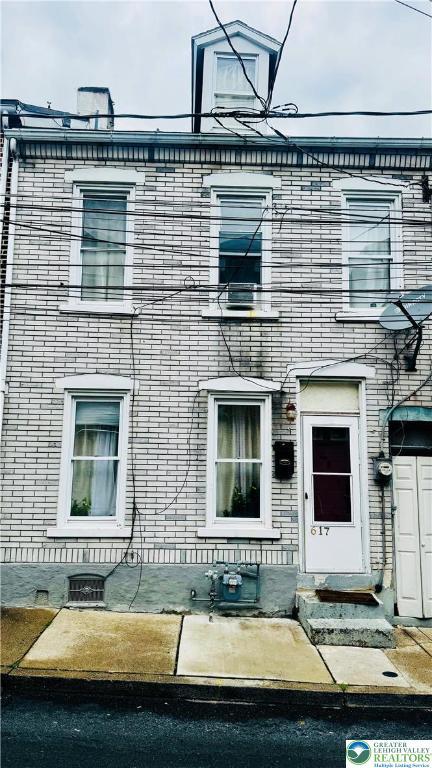 617 Oak St, Allentown City, PA 18102 - view of front of house featuring entry steps