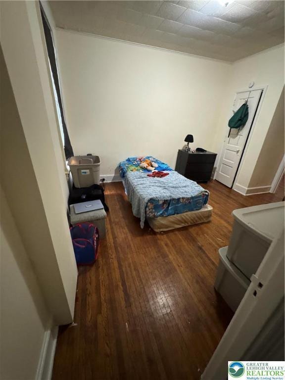 734 W Gordon St, Allentown City, PA 18102 - bedroom featuring wood-type flooring and baseboards