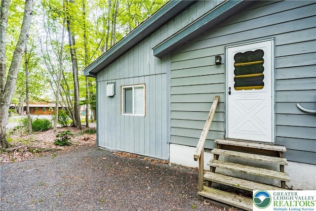 105 Honovi Dr, Tobyhanna Twp, PA 18347 - view of side of property with entry steps