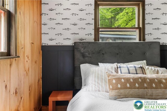 105 Honovi Dr, Tobyhanna Twp, PA 18347 - bedroom featuring wallpapered walls and wainscoting