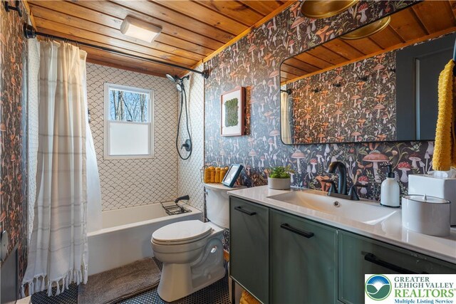 105 Honovi Dr, Tobyhanna Twp, PA 18347 - full bath with vanity, shower / tub combo with curtain, toilet, wood ceiling, and wallpapered walls