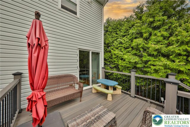 48 Craigie St, Easton, PA 18045 - view of deck at dusk