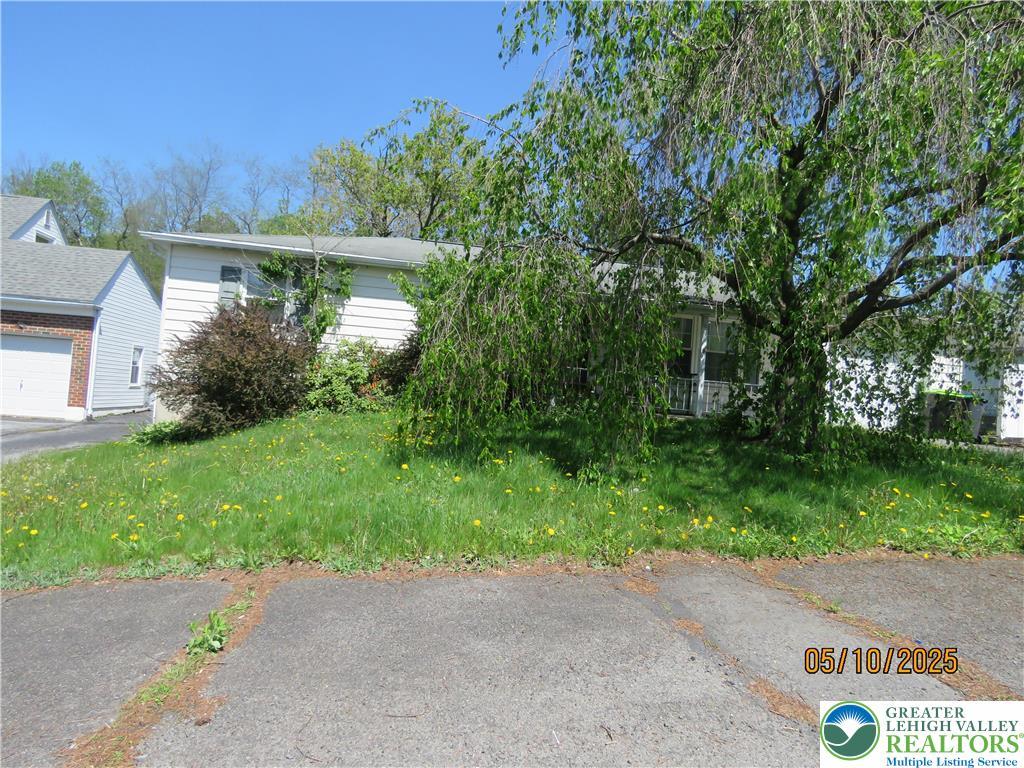 555 S Garfield Ave, Frackville, PA 17931 - photo 2