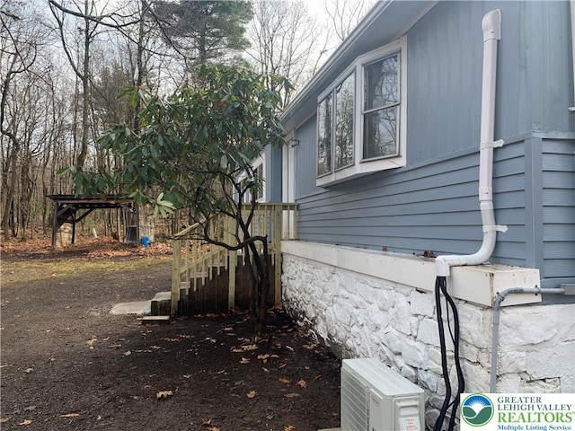 112 Aspen Dr, Penn Forest Township, PA 18210 - view of side of home