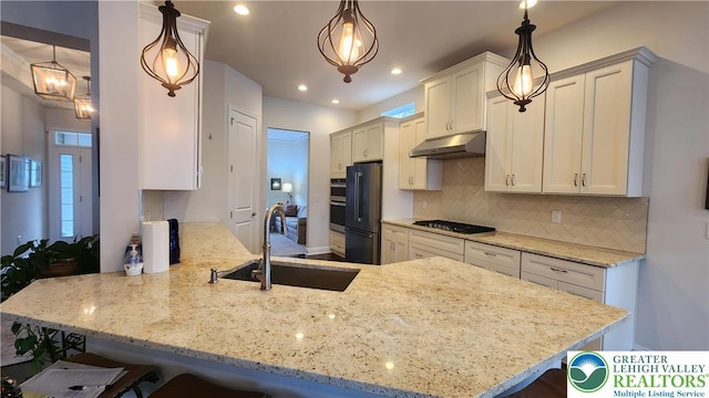 4082 Rutz Ln, South Whitehall Twp, PA 18104 - kitchen with a sink, gas cooktop, a peninsula, freestanding refrigerator, and under cabinet range hood