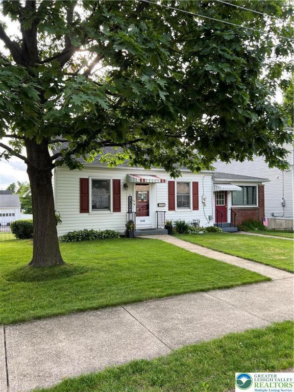 1540 Riegel St, Hellertown Borough, PA 18055 - view of front of home featuring a front lawn