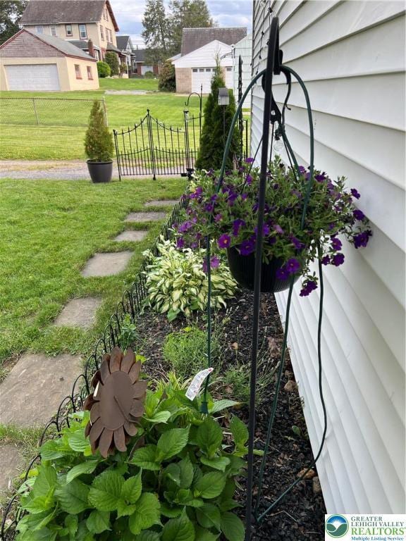 1540 Riegel St, Hellertown Borough, PA 18055 - view of yard with a residential view