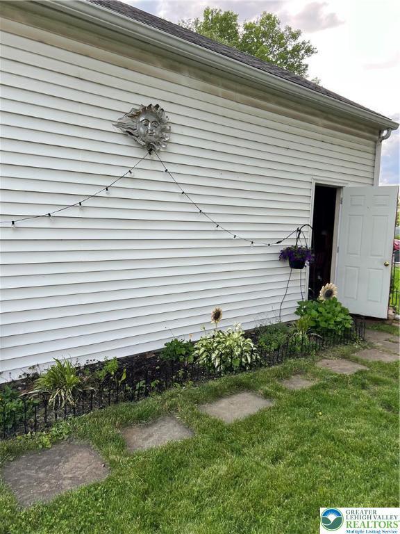 1540 Riegel St, Hellertown Borough, PA 18055 - view of side of property with a yard