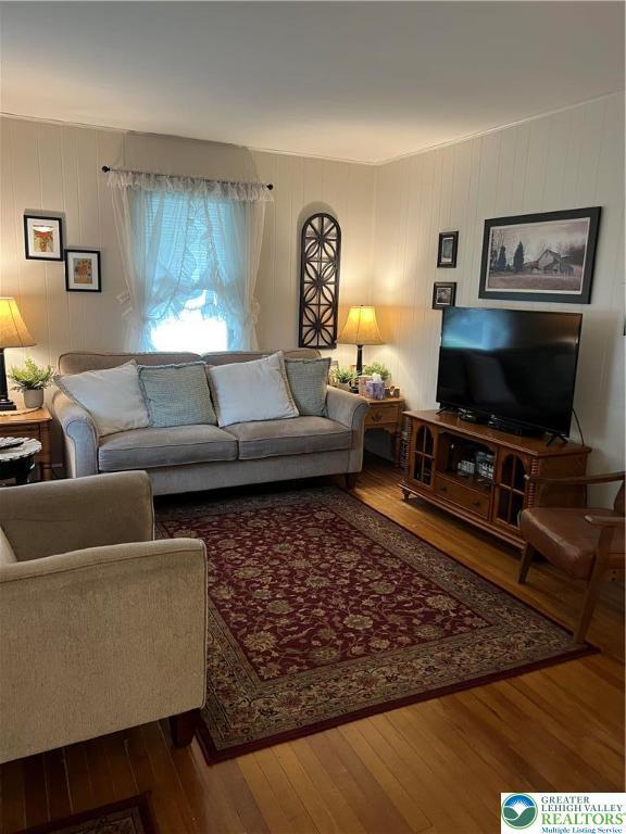 1540 Riegel St, Hellertown Borough, PA 18055 - living area featuring dark wood-style floors
