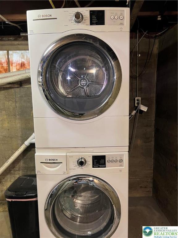 1540 Riegel St, Hellertown Borough, PA 18055 - washroom with estacked washer and dryer