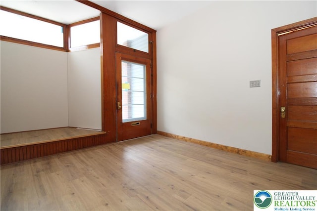 1171 E 4th St, Bethlehem City, PA 18015 - entryway with wood finished floors and baseboards