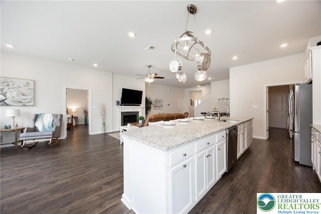 7911 Schaefer Crst, Upper Macungie Twp, PA 18031 - kitchen with stainless steel appliances, open floor plan, ceiling fan, an island with sink, and white cabinetry