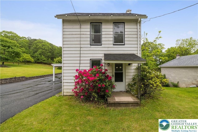 735 Beaver Run Dr, Mahoning Township, PA 18235 - view of front of property featuring a front lawn, roof with shingles, and a chimney