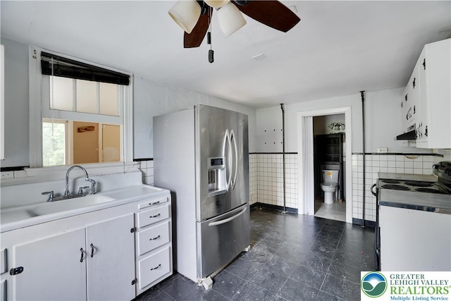 735 Beaver Run Dr, Mahoning Township, PA 18235 - kitchen featuring stainless steel fridge, tile walls, under cabinet range hood, a ceiling fan, and electric range