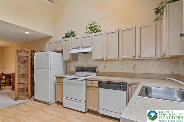 8077 Cross Creek Cir, Upper Macungie Twp, PA 18031 - kitchen with white appliances, under cabinet range hood, light countertops, a sink, and light wood-type flooring