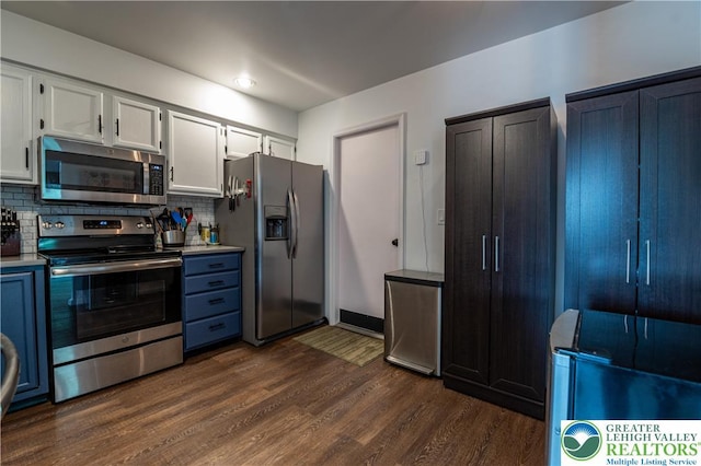 1411 Howard Ln, Palmer Twp, PA 18045 - kitchen featuring appliances with stainless steel finishes, dark wood-type flooring, backsplash, light countertops, and recessed lighting
