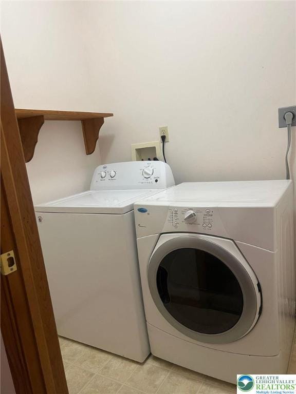 133 Summerton Cir, Stroud Twp, PA 18301 - washroom featuring washing machine and clothes dryer