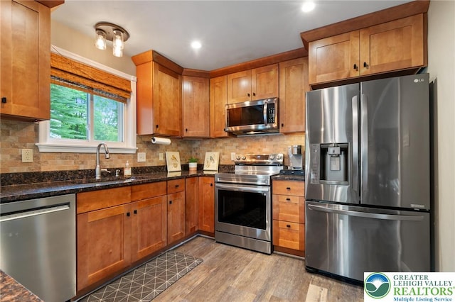 201 S 15th St, Emmaus Borough, PA 18049 - kitchen featuring stainless steel appliances, a sink, light wood-type flooring, tasteful backsplash, and recessed lighting