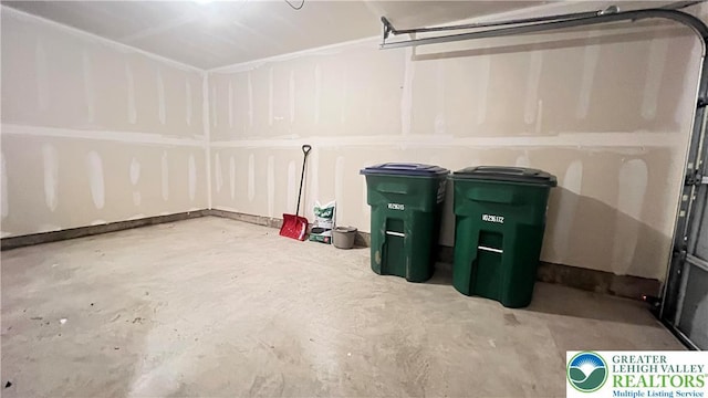 4904 Brookside Ct, Upper Saucon Twp, PA 18036 - view of garage