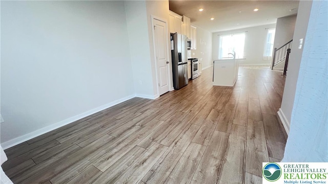 4904 Brookside Ct, Upper Saucon Twp, PA 18036 - unfurnished living room with wood finished floors, baseboards, recessed lighting, and stairs