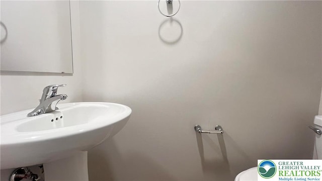 4904 Brookside Ct, Upper Saucon Twp, PA 18036 - bathroom featuring toilet and a sink