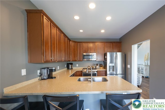 1838 Hemming Way S, Whitehall Twp, PA 18069 - kitchen with stainless steel appliances, a peninsula, a sink, recessed lighting, and a kitchen breakfast bar