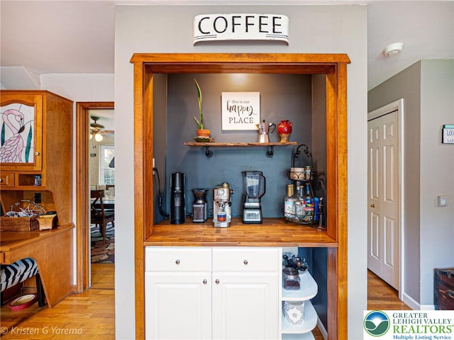 5054 Rainbow Ct, Lower Macungie Twp, PA 18106 - bar area featuring light wood-style floors and a ceiling fan