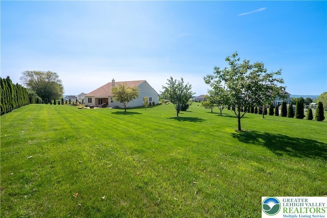 222 Danbury Dr, Bushkill Twp, PA 18064 - view of grassy yard
