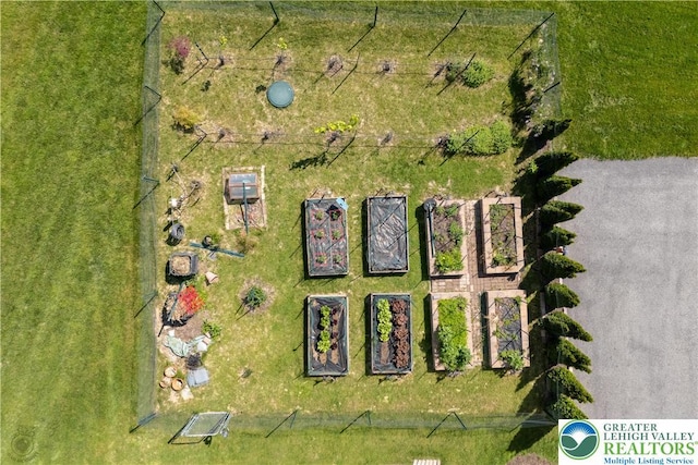 222 Danbury Dr, Bushkill Twp, PA 18064 - aerial view
