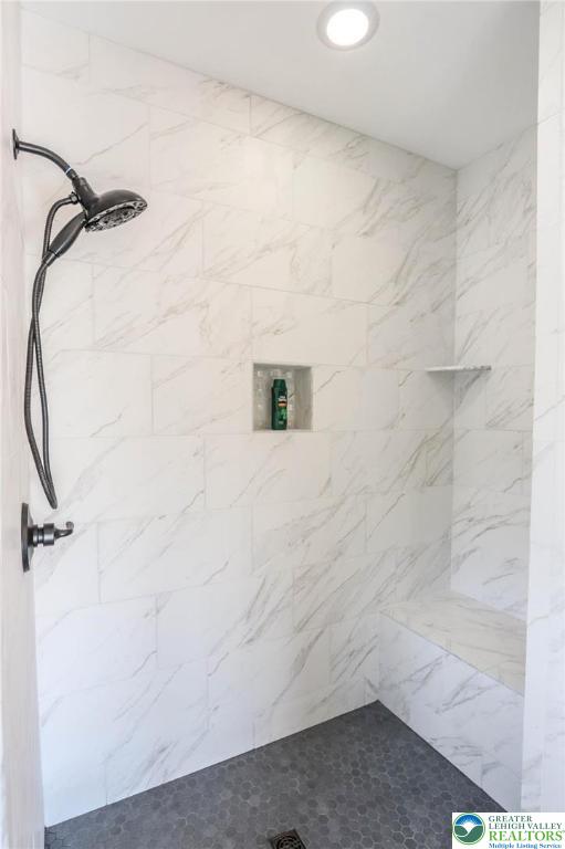 448 Long Lane Rd, Lehigh Twp, PA 18088 - bathroom featuring tiled shower