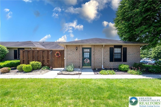 2765 Rolling Green Pl, Lower Macungie Twp, PA 18062 - ranch-style house with brick siding