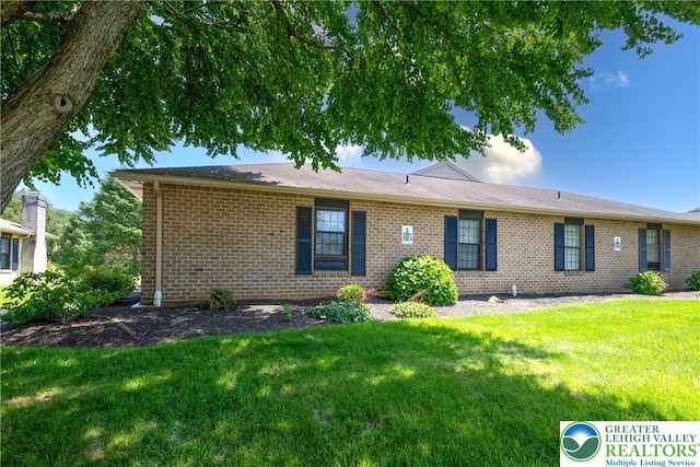 2765 Rolling Green Pl, Lower Macungie Twp, PA 18062 - ranch-style home featuring brick siding and a front yard