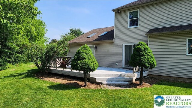 391 W Mayfield Cir, Lower Nazareth Twp, PA 18020 - rear view of property featuring a lawn, a deck, and a shingled roof