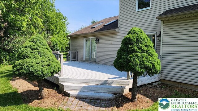 391 W Mayfield Cir, Lower Nazareth Twp, PA 18020 - view of wooden deck