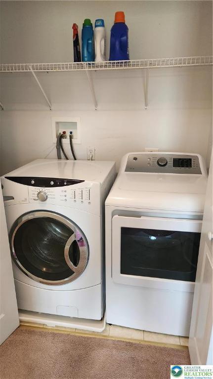 391 W Mayfield Cir, Lower Nazareth Twp, PA 18020 - laundry room featuring independent washer and dryer