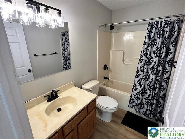 7190 Rimrock Dr, Coolbaugh Twp, PA 18466 - full bathroom featuring wood finished floors, vanity, toilet, and shower / bathtub combination with curtain