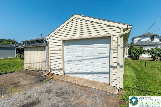 2104 Schwab Ave, Lower Saucon Twp, PA 18015 - detached garage with driveway