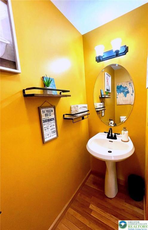 968 Renaldi Rd, Bushkill Twp, PA 18091 - bathroom with wood finished floors and baseboards
