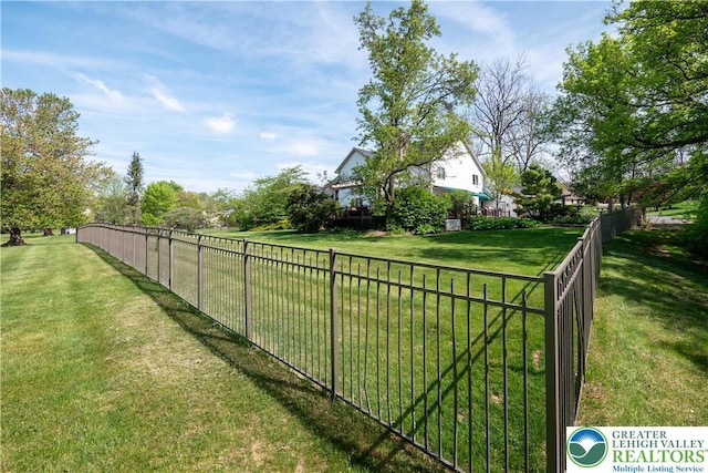 1560 Surrey Rd, Lower Saucon Twp, PA 18015 - view of yard