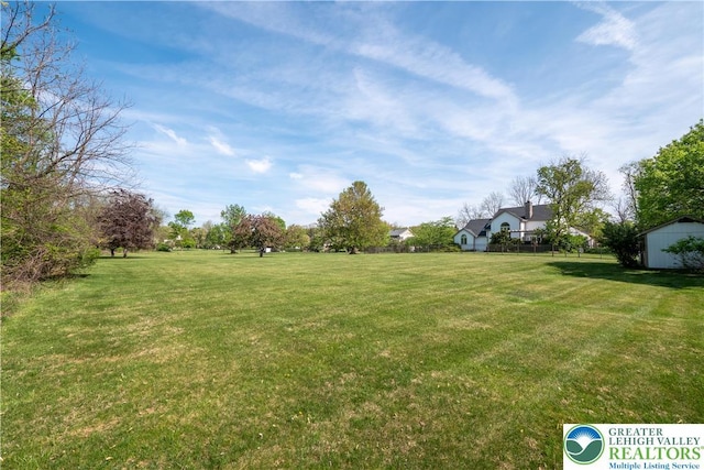 1560 Surrey Rd, Lower Saucon Twp, PA 18015 - view of green lawn
