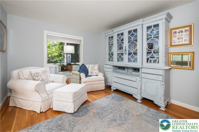 1560 Surrey Rd, Lower Saucon Twp, PA 18015 - living area featuring baseboards and wood finished floors