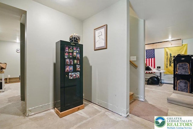 129 Appaloosa Ct, Washington Twp, PA 18013 - hallway with baseboards